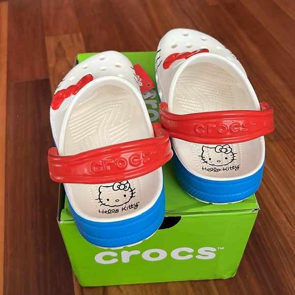 Hello Kitty Crocs - Picture 4 of 8